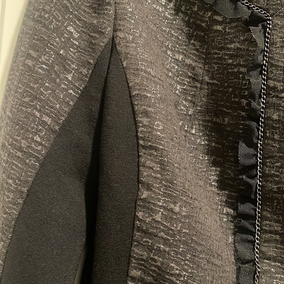 Express Metallic Chain Ruffle Trim Cropped Gunmetal
Blazer Sz 8 - Picture 9 of 11